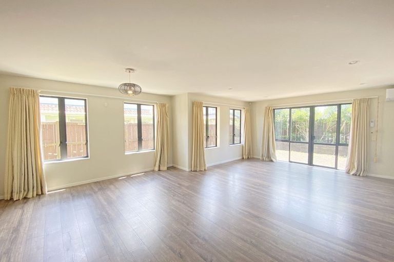 Photo of property in 60 Baverstock Road, Flat Bush, Auckland, 2016