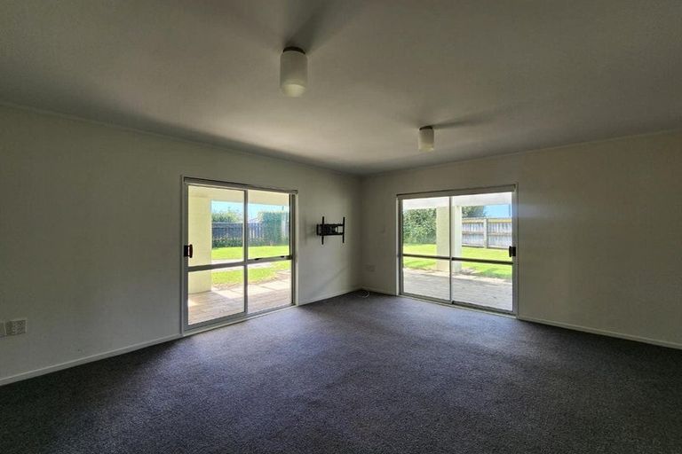 Photo of property in 36 Jans Terrace, Oakura, 4314