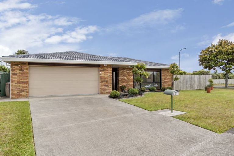 Photo of property in 12 Bernie Edwards Place, Botany Downs, Auckland, 2010