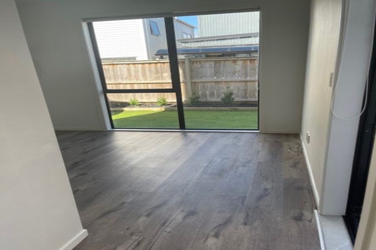 Photo of property in 16 Minhas Road, Papakura, 2110