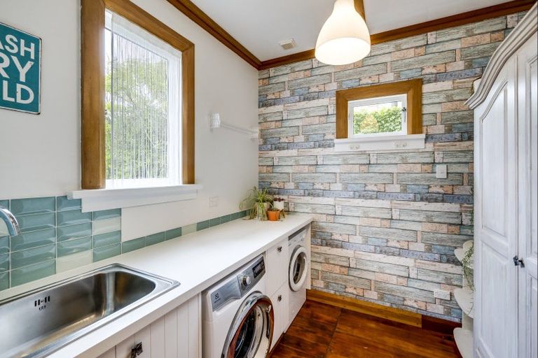 Photo of property in 1 Lambton Road, Hospital Hill, Napier, 4110