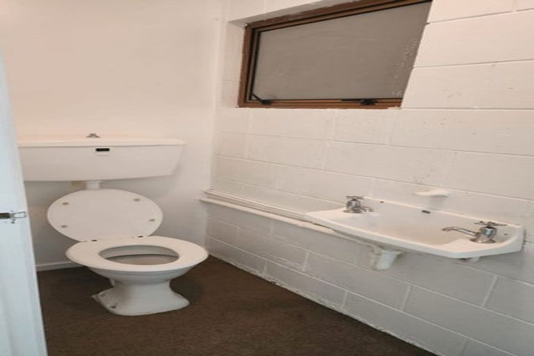 Photo of property in 19 Stapleford Crescent, Browns Bay, Auckland, 0630