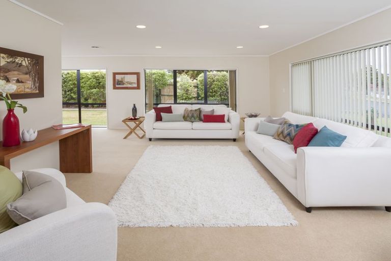 Photo of property in 12 Bernie Edwards Place, Botany Downs, Auckland, 2010
