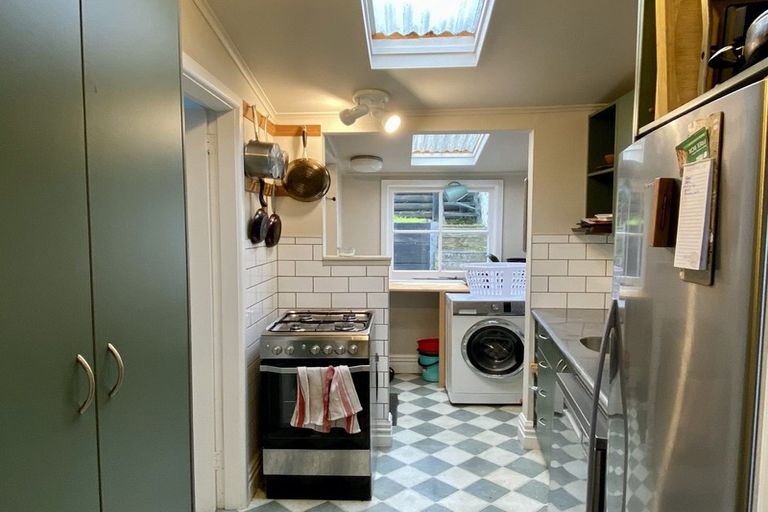 Photo of property in 26 Edinburgh Terrace, Berhampore, Wellington, 6023