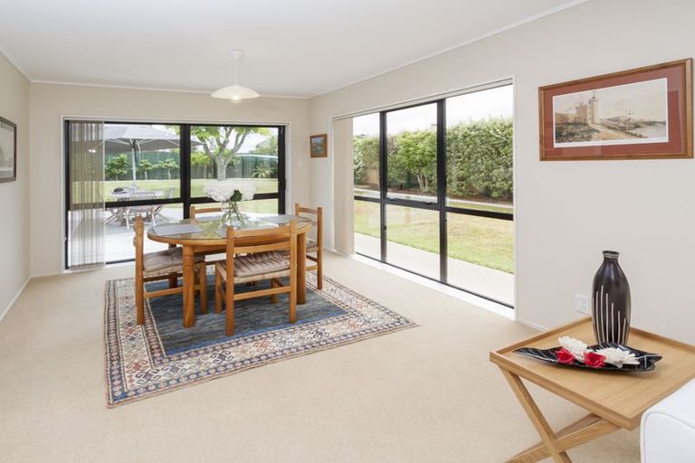 Photo of property in 12 Bernie Edwards Place, Botany Downs, Auckland, 2010