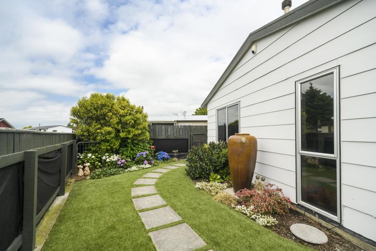 Photo of property in 17 Cargill Grove, Kelvin Grove, Palmerston North, 4414