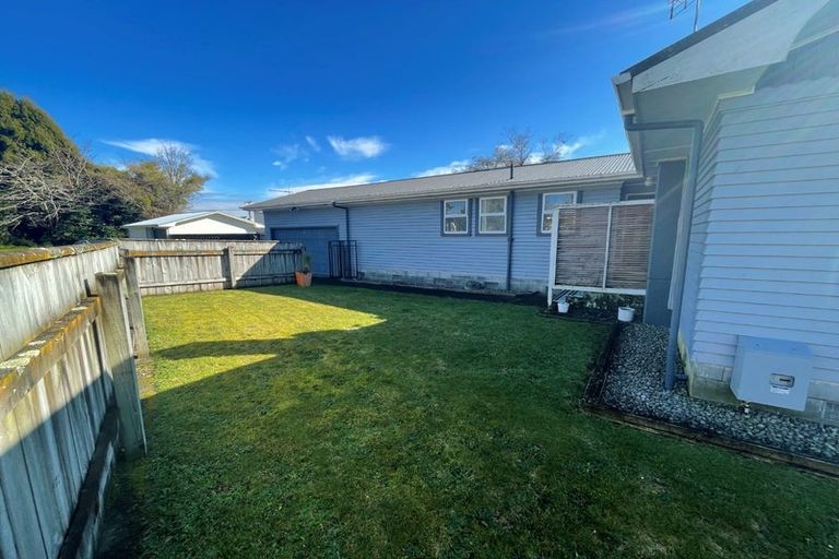 Photo of property in 1 Totara Terrace, Inglewood, 4330