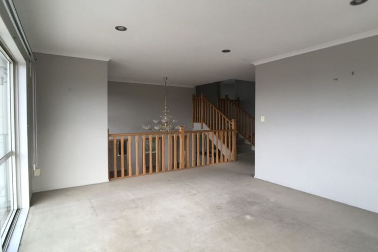 Photo of property in 16 Mcfetridge Place, Hillcrest, Auckland, 0627