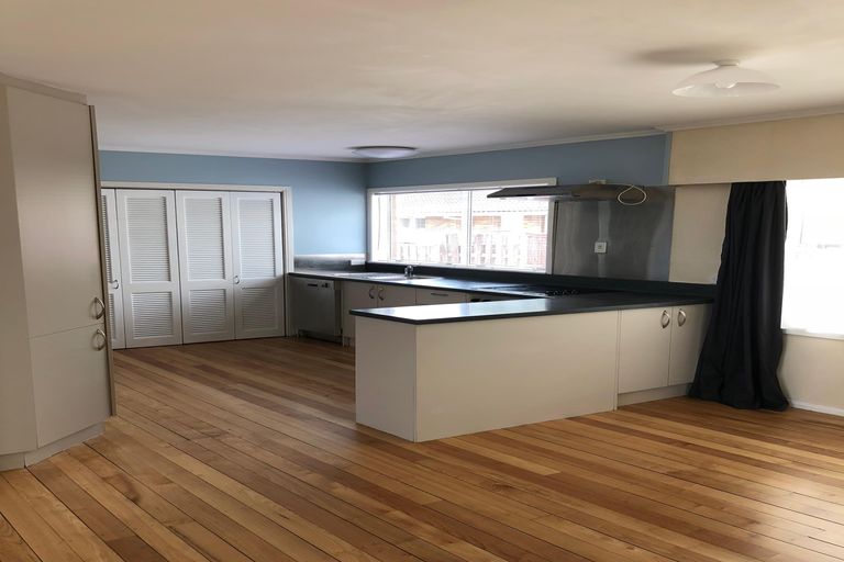 Photo of property in 2/8 Edgewater Drive, Pakuranga, Auckland, 2010