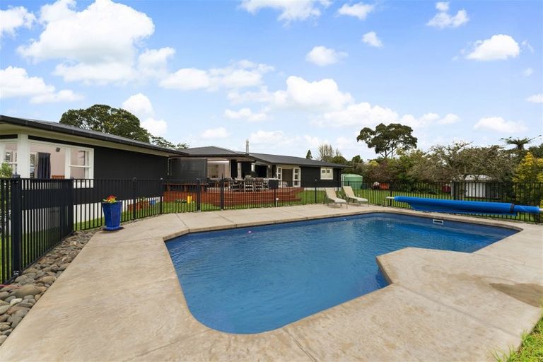 Photo of property in 72 Hanham Road, Kumeu, 0891