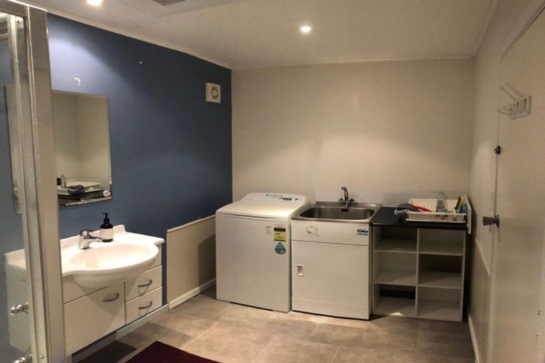 Photo of property in 29 Deverell Place, Northcross, Auckland, 0632