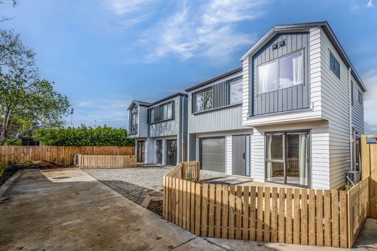 Photo of property in 16 Gossamer Drive, Pakuranga Heights, Auckland, 2010