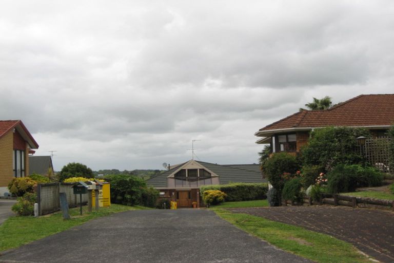 Photo of property in 11 Cumbrian Place, Conifer Grove, Takanini, 2112
