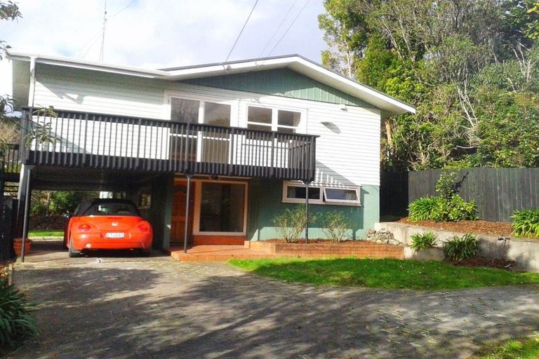 Photo of property in 2/15 Aorangi Place, Birkenhead, Auckland, 0626