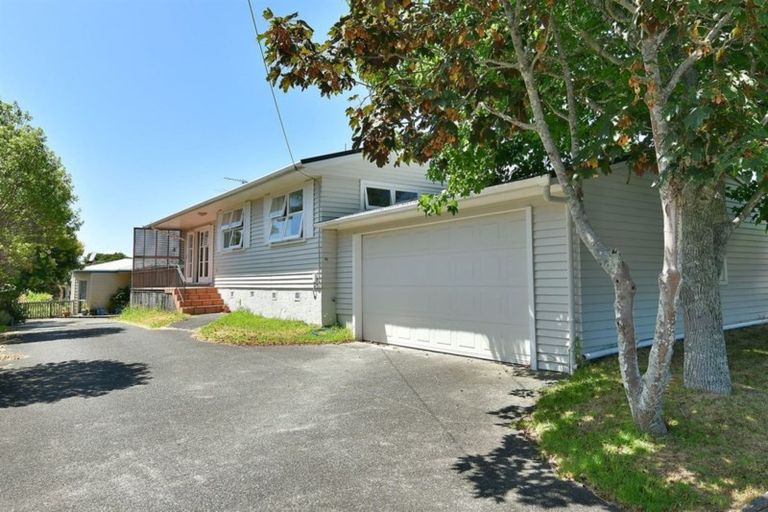 Photo of property in 1/11 Merton Avenue, Glenfield, Auckland, 0627