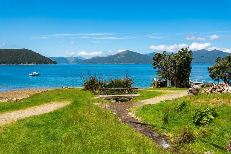 Photo of property in 2243 Te Towaka-port Ligar Road, Bulwer, French Pass, 7193