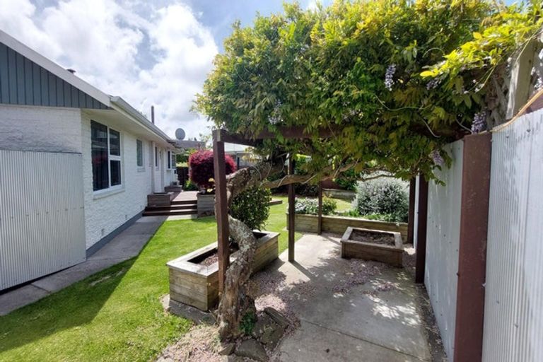 Photo of property in 76 Colman Avenue, Sockburn, Christchurch, 8042