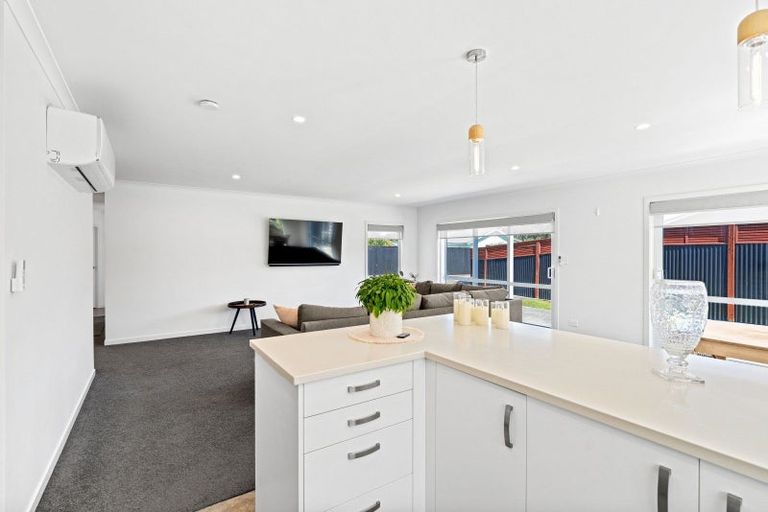 Photo of property in 12 Sussex Street, Levin, 5510