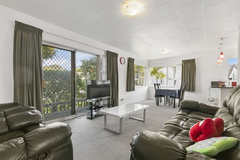 Photo of property in 25 Glennandrew Drive, Half Moon Bay, Auckland, 2012