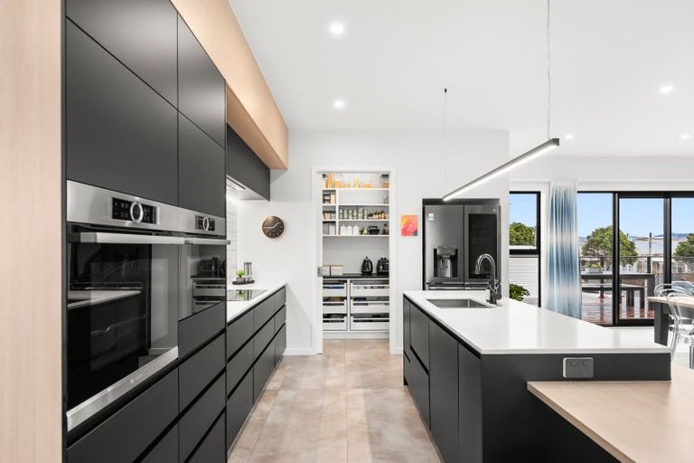 Photo of property in 16 Cuba Street, Petone, Lower Hutt, 5012