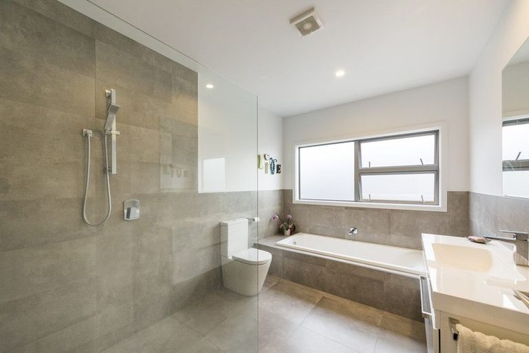 Photo of property in 60 Rodeo Drive, Kelvin Grove, Palmerston North, 4414