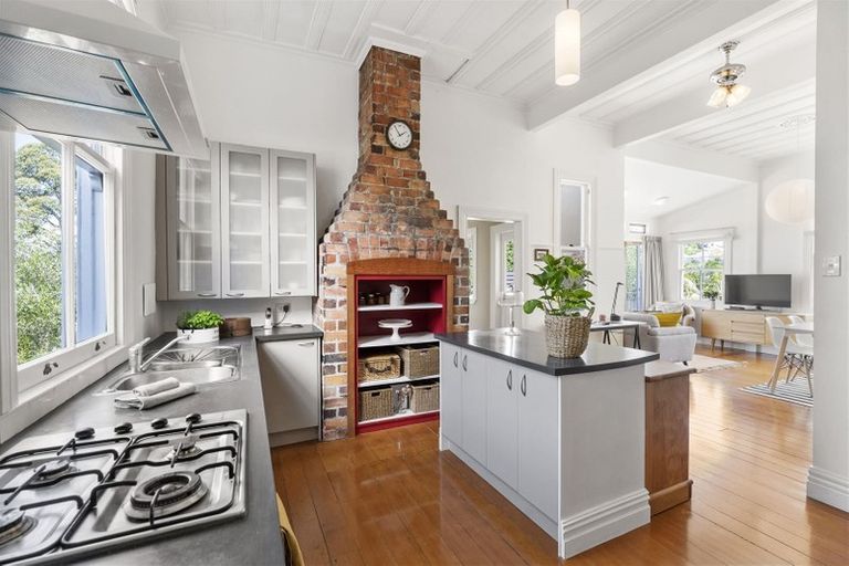 Photo of property in 39 Ewen Alison Avenue, Devonport, Auckland, 0624