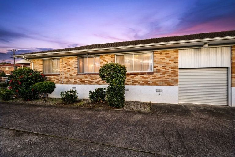 Photo of property in 1/71 Royal View Road, Te Atatu South, Auckland, 0610