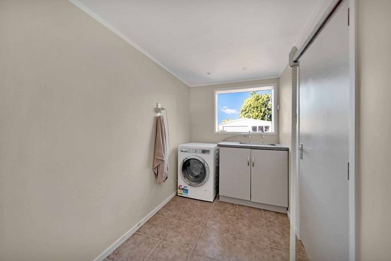 Photo of property in 10 Snowden Place, Opaheke, Papakura, 2113