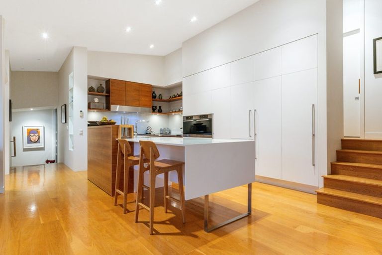 Photo of property in 4 Francis Bell Grove, Lowry Bay, Lower Hutt, 5013