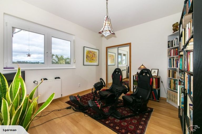 Photo of property in 32 Red Hills Road, Massey, Auckland, 0614