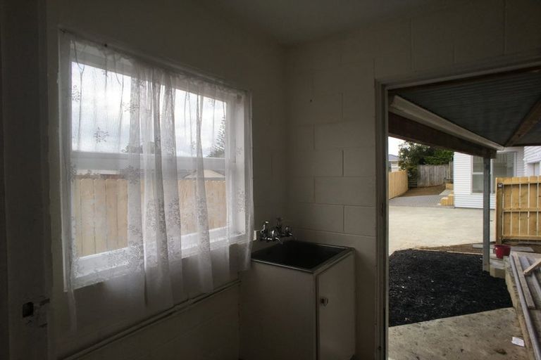 Photo of property in 2/4 Regal Place, Forrest Hill, Auckland, 0620