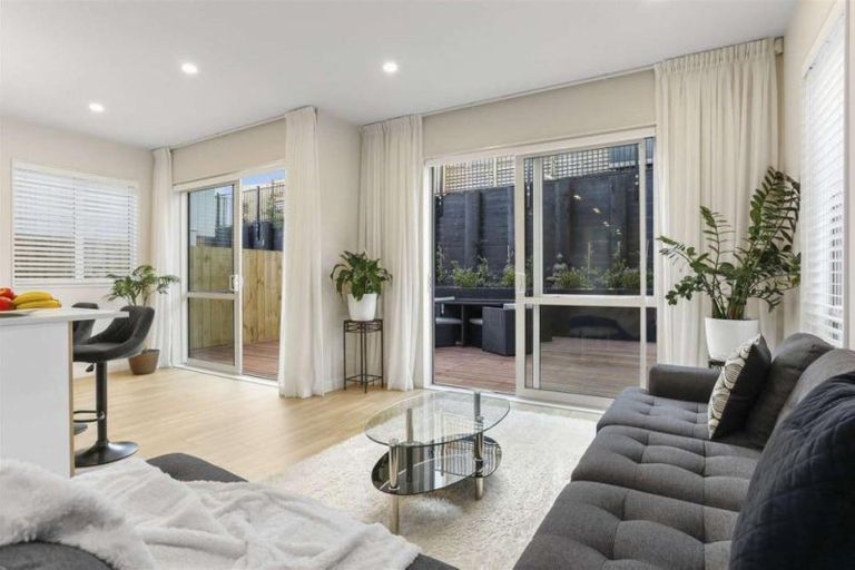 Photo of property in 41 Pohewa Road, Silverdale, 0932