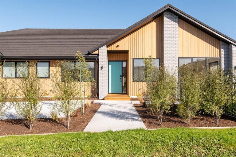 Photo of property in 1 Erlam Place, Matipo Heights, Rotorua, 3015