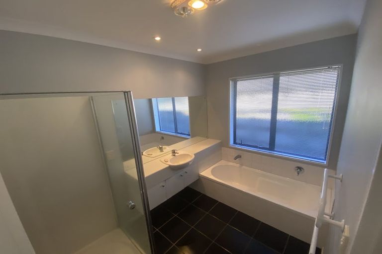 Photo of property in 10 Somerton Drive, Huntington, Hamilton, 3210