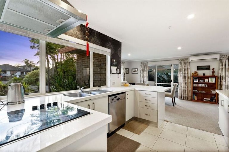 Photo of property in 13 Bridgehead Cove, West Harbour, Auckland, 0618