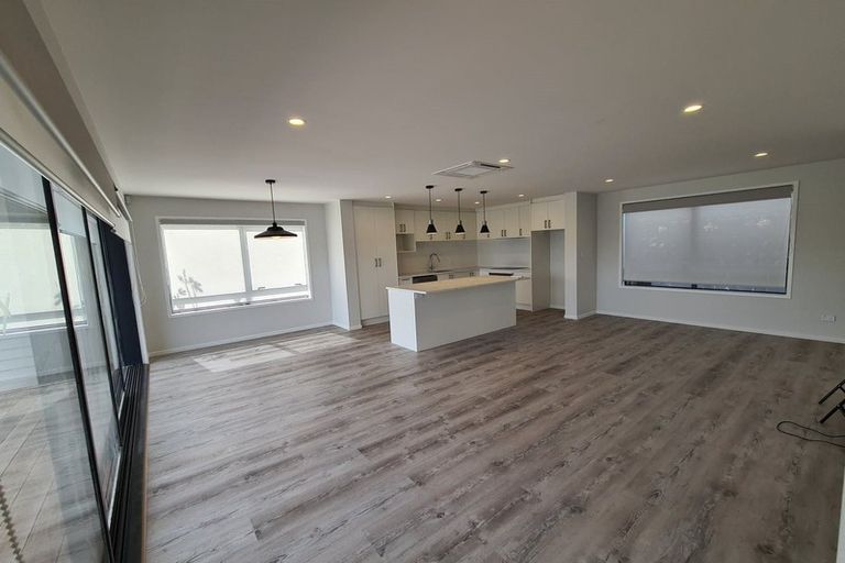 Photo of property in 6a Brunton Place, Glenfield, Auckland, 0629