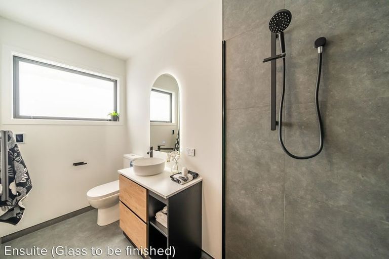 Photo of property in 47a Heretaunga Square, Silverstream, Upper Hutt, 5019