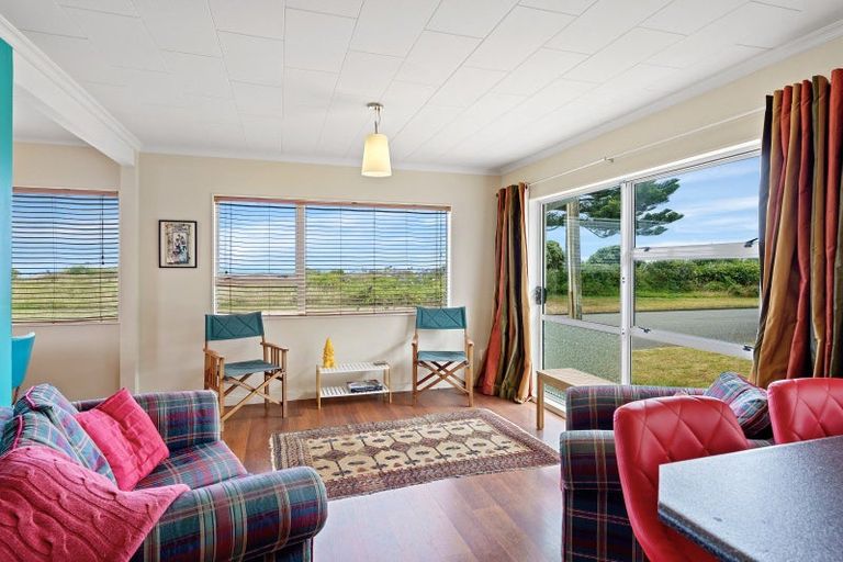 Photo of property in 22 Marine Parade, Otaki Beach, Otaki, 5512