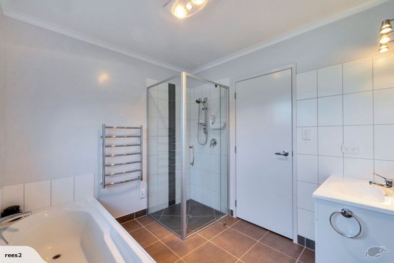 Photo of property in 220 Harbourside Drive, Karaka, Papakura, 2113