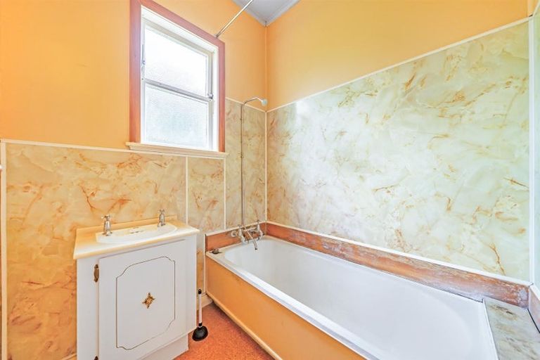 Photo of property in 13 Pirie Crescent, Moera, Lower Hutt, 5010