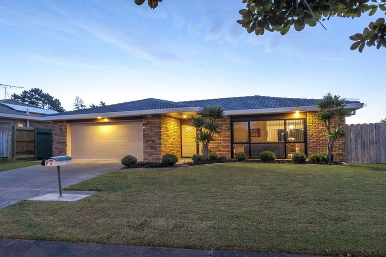 Photo of property in 12 Bernie Edwards Place, Botany Downs, Auckland, 2010