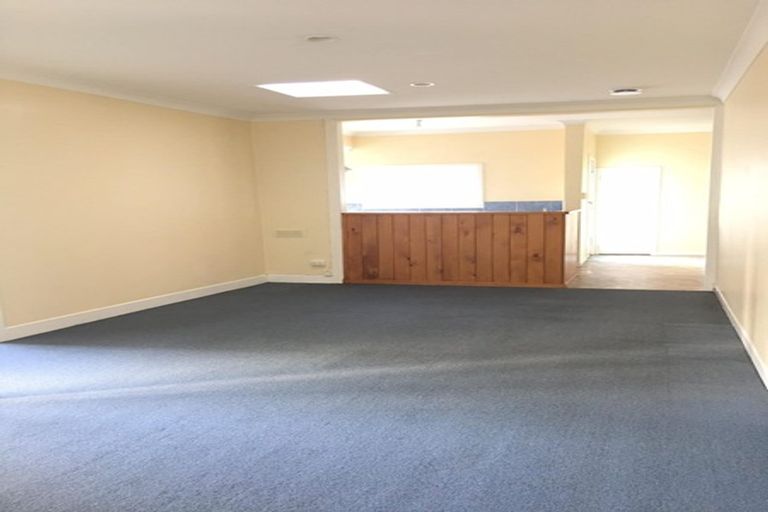 Photo of property in 14 Northcote Road, Takapuna, Auckland, 0622