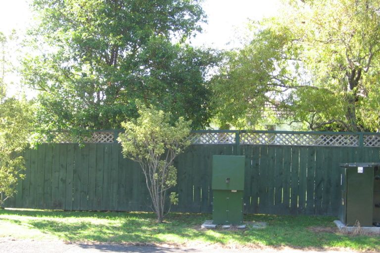 Photo of property in 27 Durham Street, Te Atatu Peninsula, Auckland, 0610