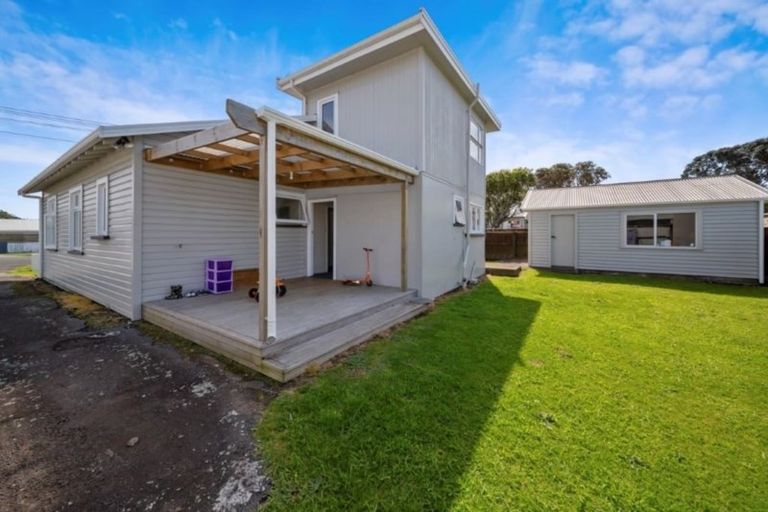 Photo of property in 3 Rainsford Street, Moturoa, New Plymouth, 4310