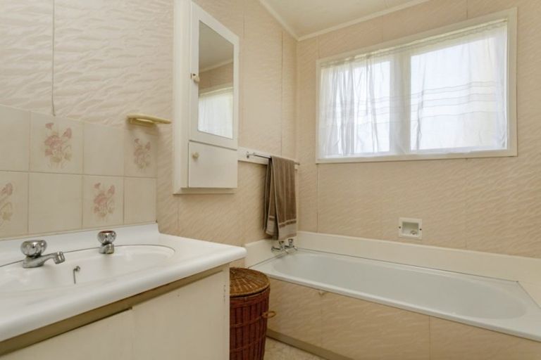 Photo of property in 1 Park Place, Richmond Heights, Taupo, 3330