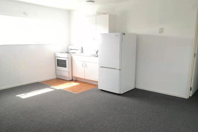 Photo of property in 18 Kiernan Place, Kelston, Auckland, 0602