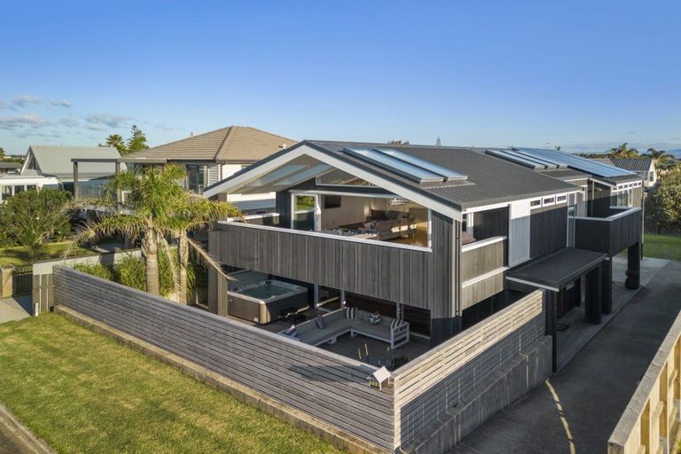 Photo of property in 112 Karewa Parade, Papamoa Beach, Papamoa, 3118