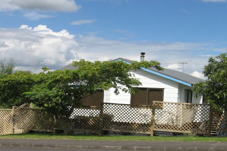 Photo of property in 81 West Harbour Drive, West Harbour, Auckland, 0618