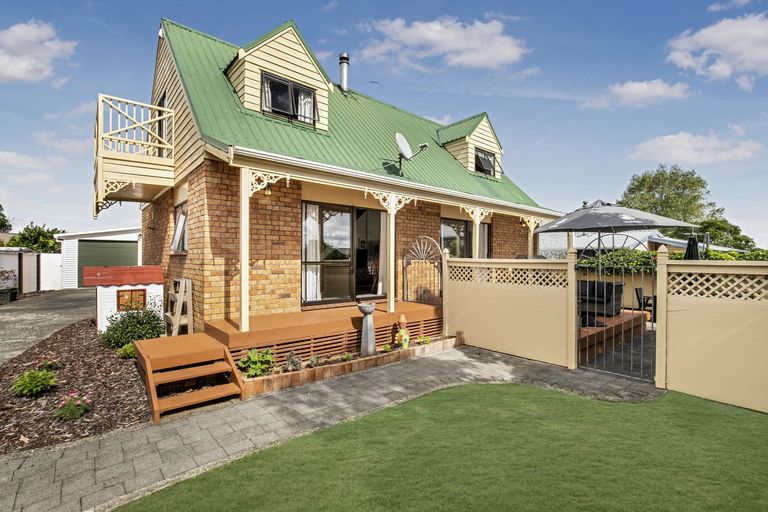 Photo of property in 14 Hadley Wood Drive, Wattle Downs, Auckland, 2103