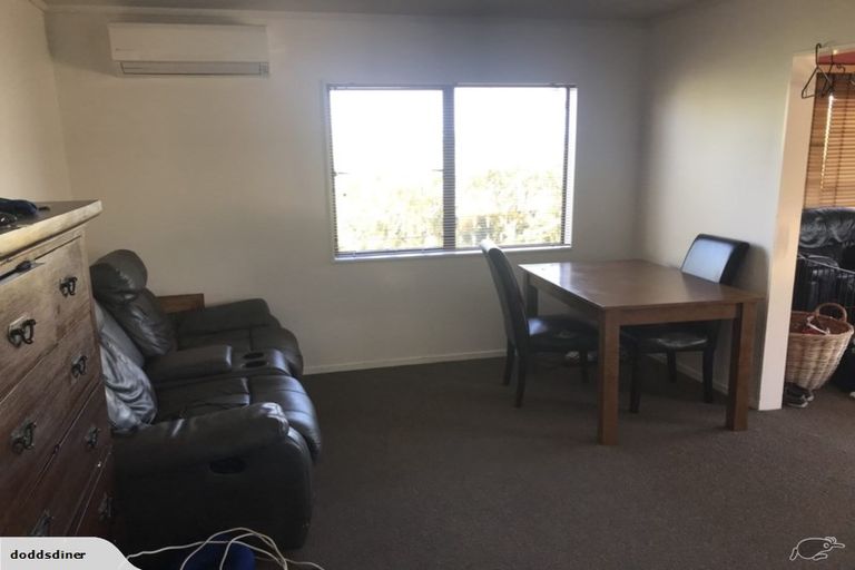 Photo of property in 17 Maraval Crescent, Grenada Village, Wellington, 6037